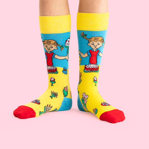 Børnestrømper med Pippi Langstrømpe til fest i gul, blå og rød fra Svenskhusman.