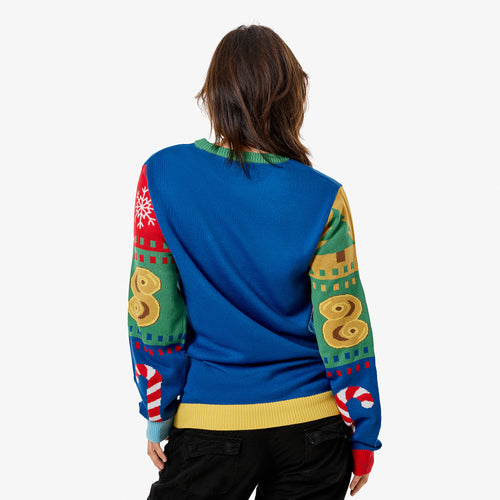 Bakifrånvinkel på mjuk stickad damjultröja med färgpatch och julmönster från Svenskhusman.