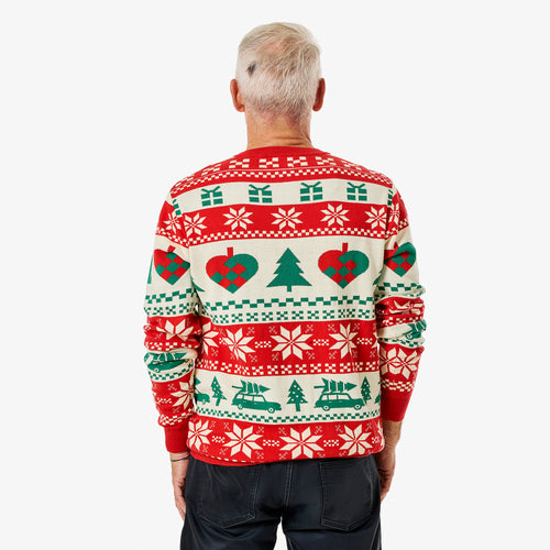 Man bakifrån i röd och vit stickad jultröja med bil- och granmotiv från Svenskhusman.