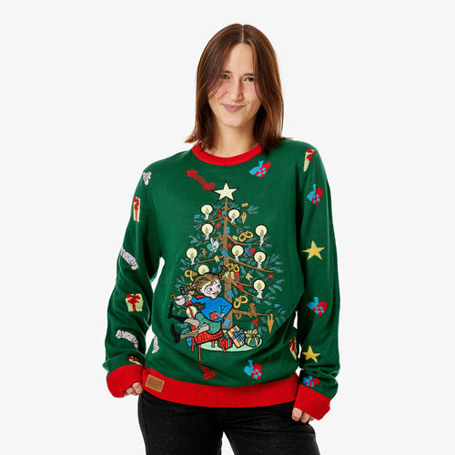 Grön stickad jultröja med Pippi Långstrump och julgransmotiv på en person.