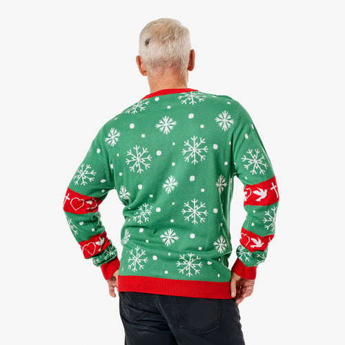Grön stickad jultröja för herr med snöflingemönster och röda detaljer visad bakifrån från Svenskhusman.