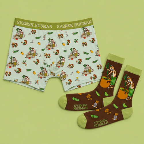 Set med mintgröna boxerkalsonger och bruna strumpor med Findus grönsakssoppa-motiv från Svenskhusman.
