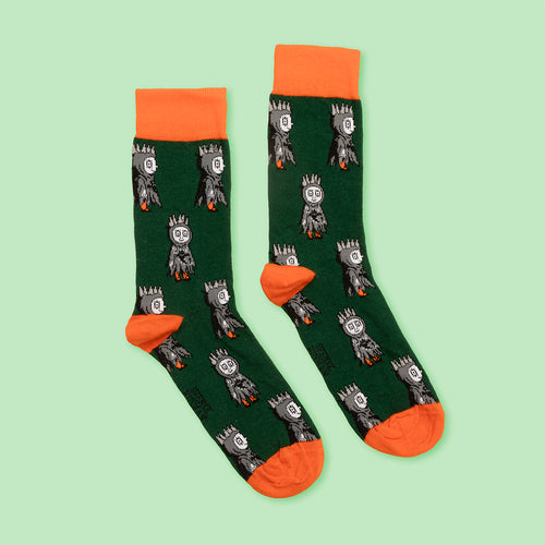 Gröna strumpor med Spöket Laban-motiv och orange mudd, häl och tå från Svenskhusman.