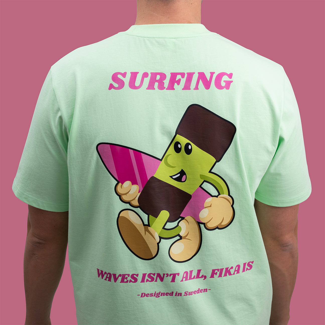 Surfendes Staubsauger-T-Shirt
