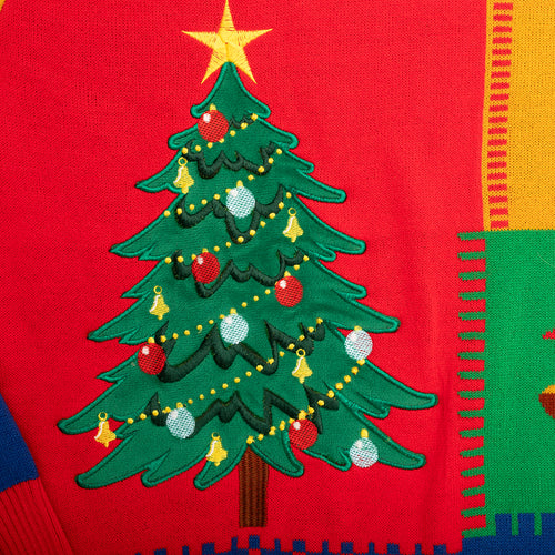 Röd jultröja med en broderad julgran och färgpatch-mönster från Svenskhusman.